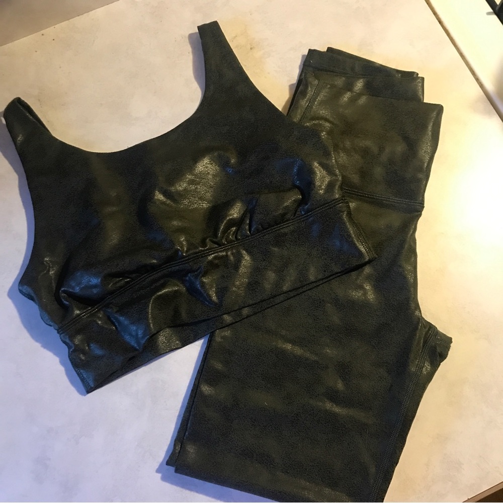 Aerie matching set, size small, dark green crackle.